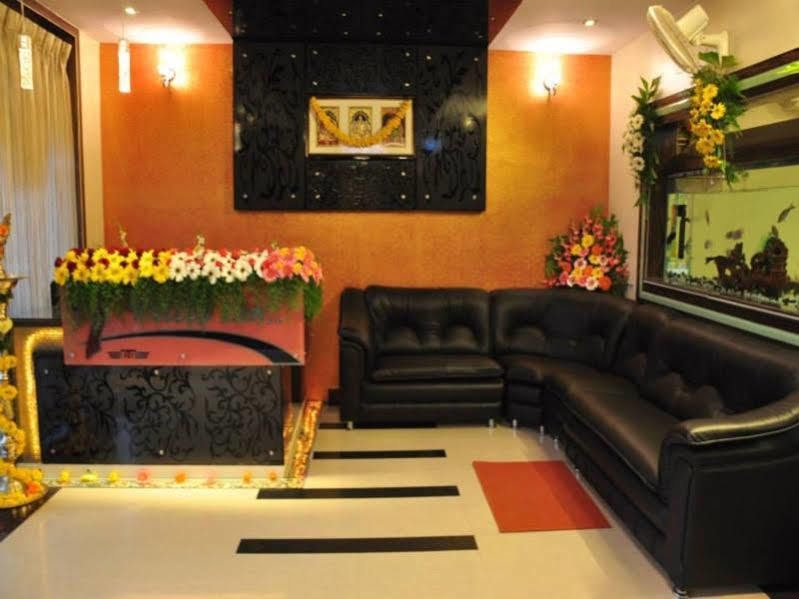 7 Hills Inn 蒂鲁帕蒂 外观 照片